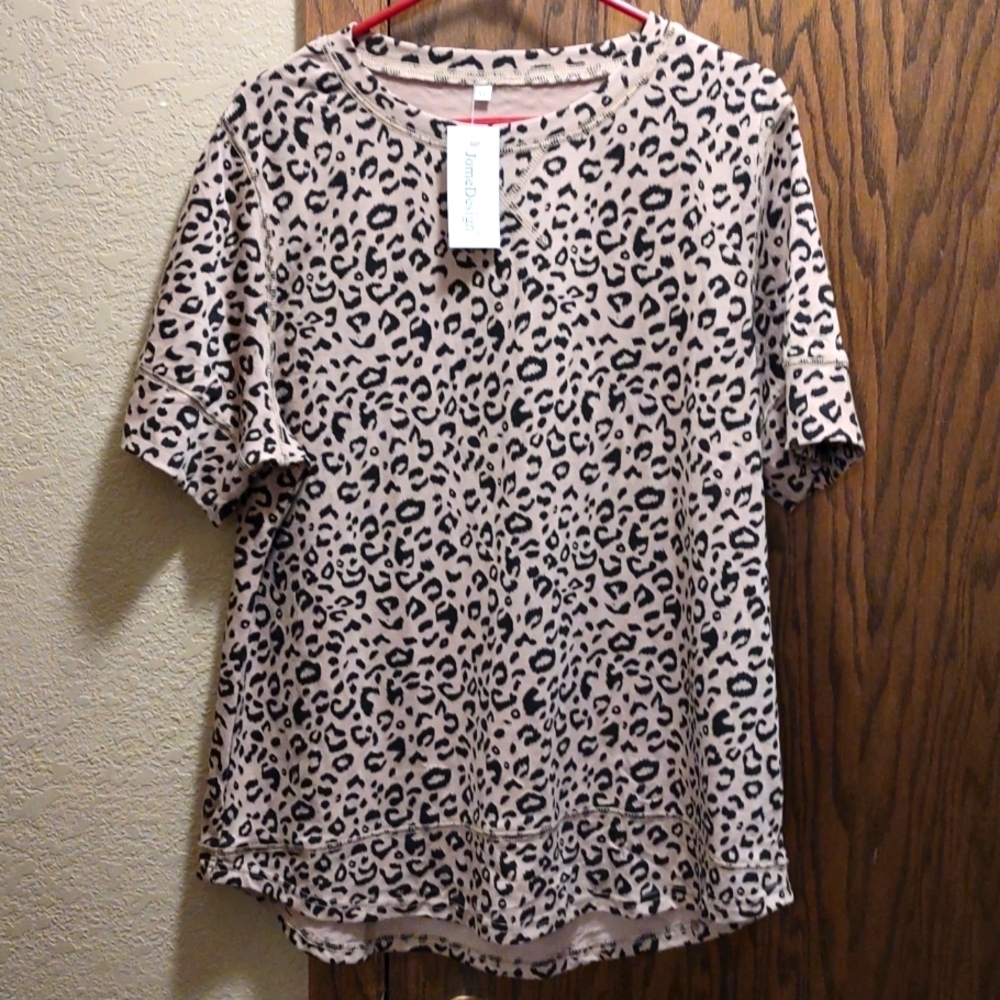 JomeDesign Leopard Print Short Sleeve Top